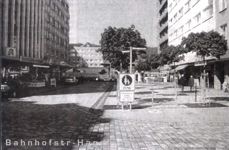 Zeitungsfoto sw. gescannt - zeigt den provisorisch erneuerten unteren Teil der Bahnhofstr Hagen ...