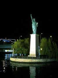 Freiheitsstatue in Paris - statue de liberté á paris - statue of liberty in Paris